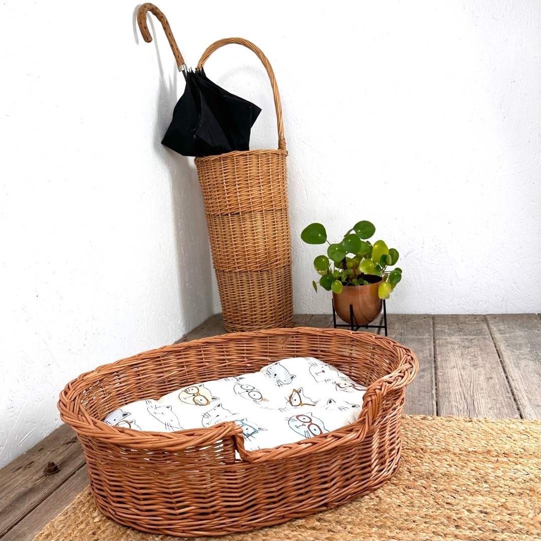 Deep Filled Oval Basket Liner for Cats and Small Pets Soft and Cosy