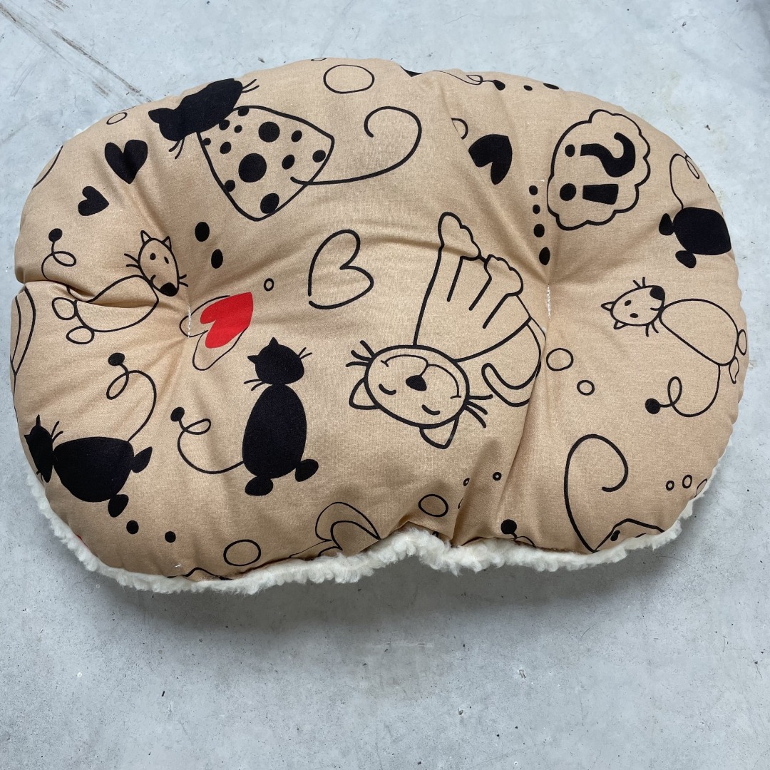 Deep filled oval cushion or basket liner Reversible for cats and small pets